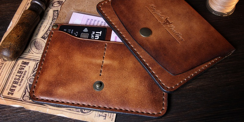 Персонализация для товара Докхолдер для автодокументов Elvis