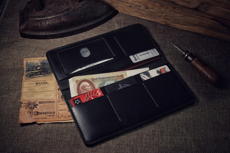 Miller Black - клатч из кожи теленка Miller Black - клатч из кожи теленка