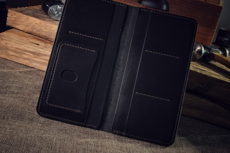 Miller Black - клатч из кожи теленка Miller Black - клатч из кожи теленка