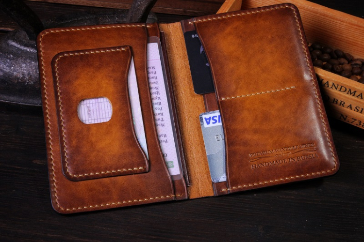 Обложка для документов из натуральной кожи в оттенке табак Обложка для документов из натуральной кожи в оттенке табак