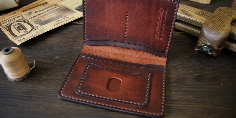 Персонализация для товара Обложка для автодокументов и паспорта Liberty в оттенке коньяк