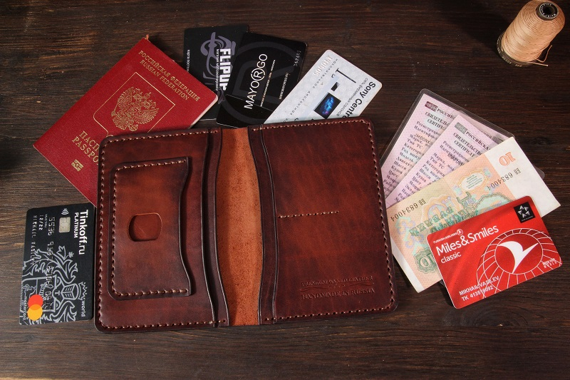 Подарочная упаковка Обложка для автодокументов и паспорта Liberty в оттенке коньяк