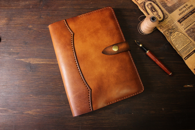 Кожаная обложка на ежедневник