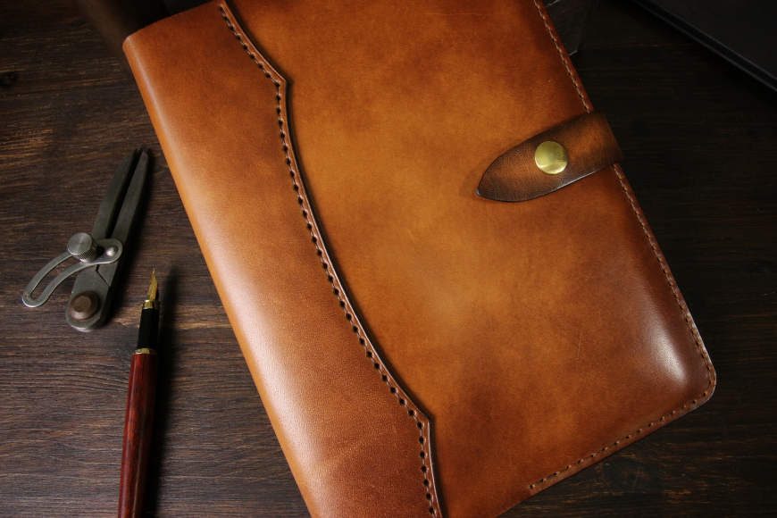 Кожаная обложка на ежедневник Кожаная обложка на ежедневник
