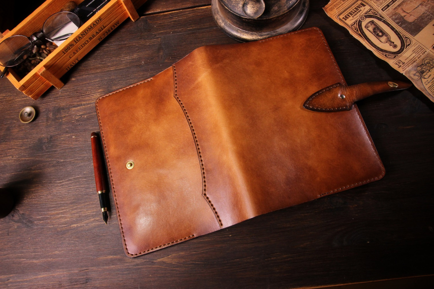 Кожаная обложка на ежедневник Кожаная обложка на ежедневник