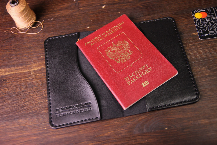 Кожаная обложка для паспорта 