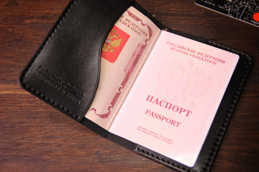 Кожаная обложка для паспорта 